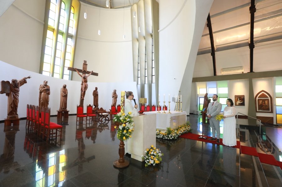 MARIA CAROLINA E LUIS ANDRÉ: UM “SIM” REPLETO DE EMOÇÃO E AMOR – ( IGREJA REDENTORA) - Eloisa Mattos