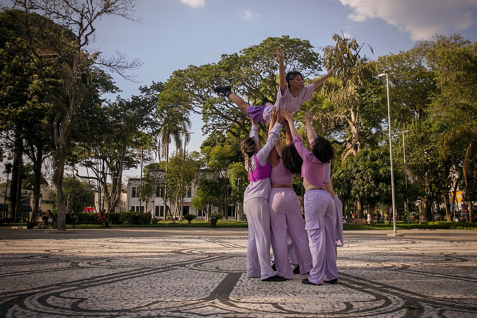 A cidade vira palco: FIT adapta espetáculos para ruas e praças de Rio Preto