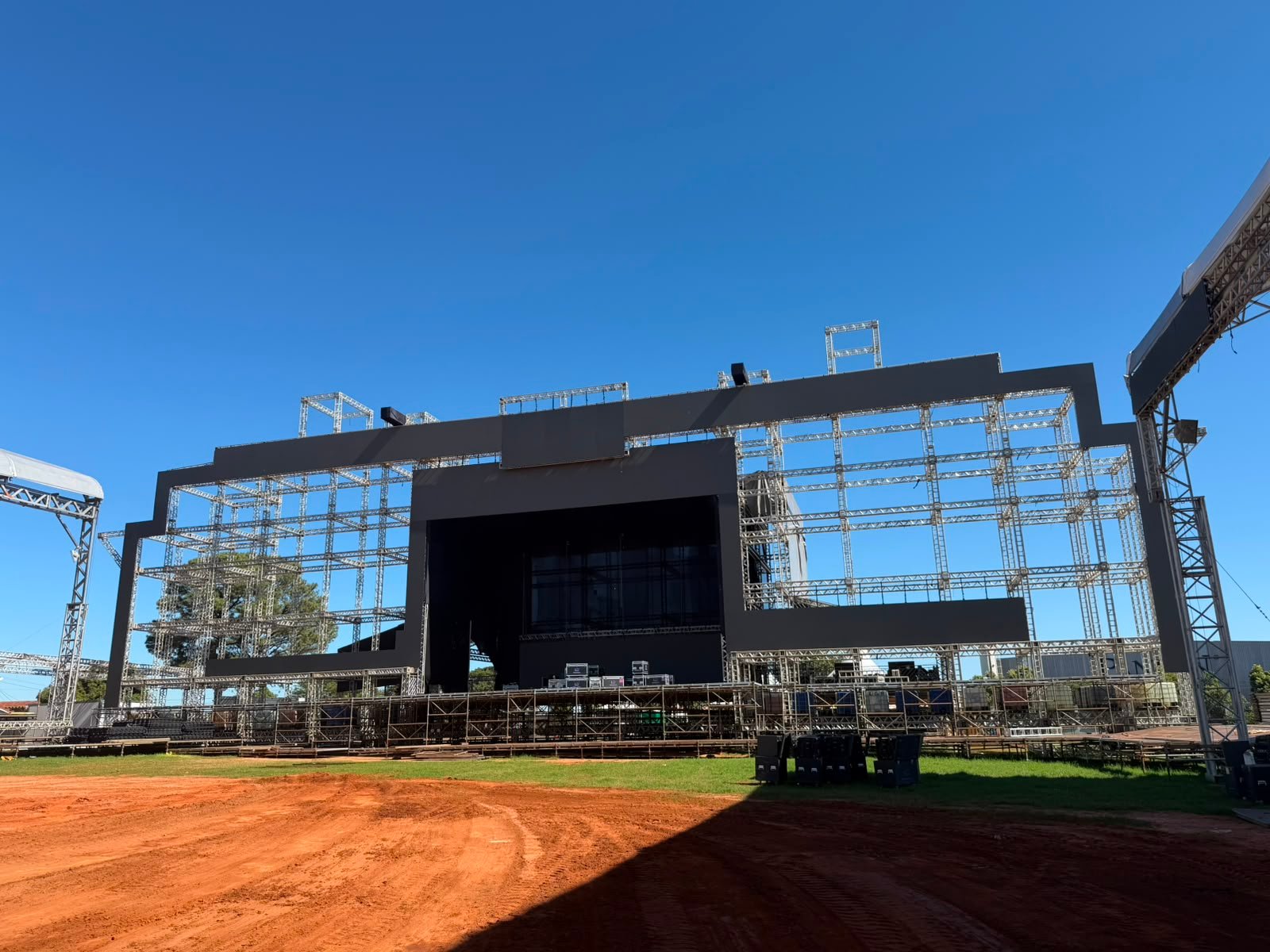 Montagem da estrutura do Rio Preto Country Bulls impressiona e entra na reta final