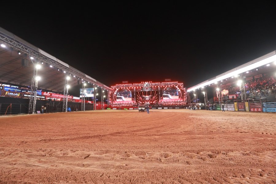 RIO PRETO COUNTRY BULLS – ZEZÉ DI CAMARGO, GUSTAVO MIOTO E NATANZINHO LIMA - Eloisa Mattos