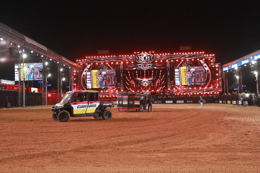 RIO PRETO COUNTRY BULLS – ZEZÉ DI CAMARGO, GUSTAVO MIOTO E NATANZINHO LIMA - Eloisa Mattos