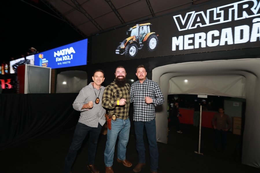RIO PRETO COUNTRY BULLS – ZEZÉ DI CAMARGO, GUSTAVO MIOTO E NATANZINHO LIMA - Eloisa Mattos