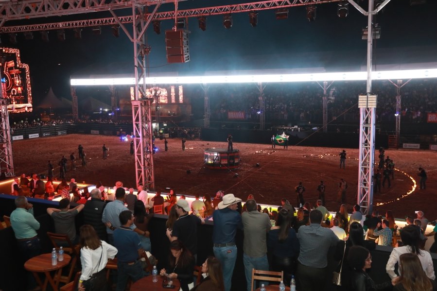 RIO PRETO COUNTRY BULLS – ZEZÉ DI CAMARGO, GUSTAVO MIOTO E NATANZINHO LIMA - Eloisa Mattos