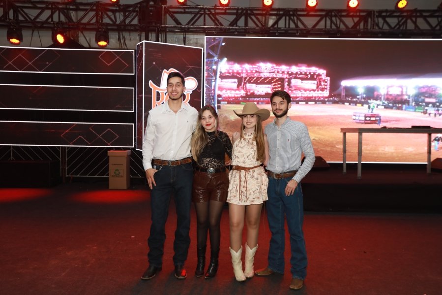 RIO PRETO COUNTRY BULLS – ZEZÉ DI CAMARGO, GUSTAVO MIOTO E NATANZINHO LIMA - Eloisa Mattos