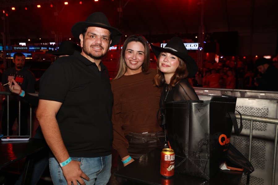 RIO PRETO COUNTRY BULLS – ZEZÉ DI CAMARGO, GUSTAVO MIOTO E NATANZINHO LIMA - Eloisa Mattos