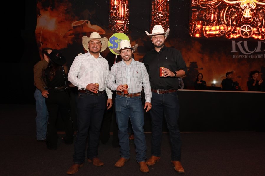 RIO PRETO COUNTRY BULLS – ZEZÉ DI CAMARGO, GUSTAVO MIOTO E NATANZINHO LIMA - Eloisa Mattos