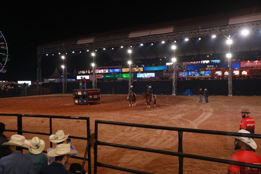 RIO PRETO COUNTRY BULLS – ZEZÉ DI CAMARGO, GUSTAVO MIOTO E NATANZINHO LIMA - Eloisa Mattos