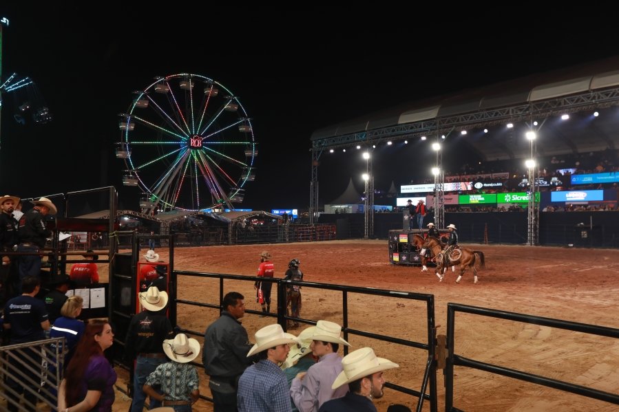 RIO PRETO COUNTRY BULLS – ZEZÉ DI CAMARGO, GUSTAVO MIOTO E NATANZINHO LIMA - Eloisa Mattos