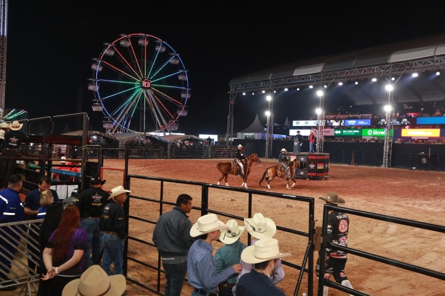 RIO PRETO COUNTRY BULLS – ZEZÉ DI CAMARGO, GUSTAVO MIOTO E NATANZINHO LIMA - Eloisa Mattos