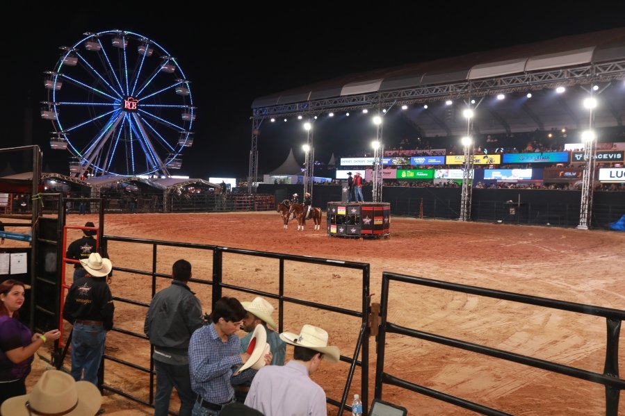 RIO PRETO COUNTRY BULLS – ZEZÉ DI CAMARGO, GUSTAVO MIOTO E NATANZINHO LIMA - Eloisa Mattos