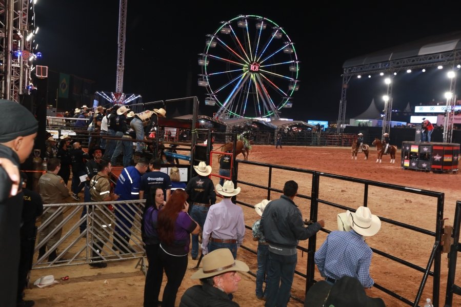 RIO PRETO COUNTRY BULLS – ZEZÉ DI CAMARGO, GUSTAVO MIOTO E NATANZINHO LIMA - Eloisa Mattos