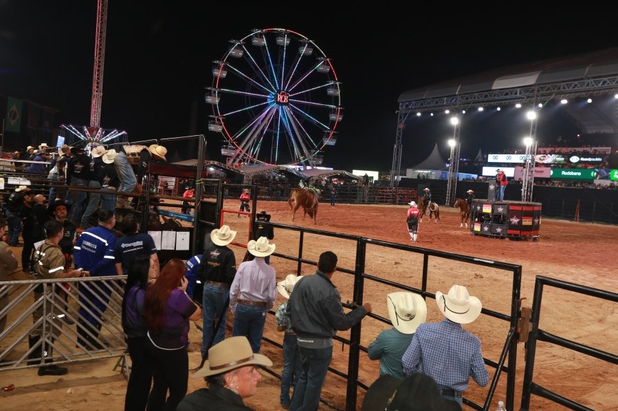 RIO PRETO COUNTRY BULLS – ZEZÉ DI CAMARGO, GUSTAVO MIOTO E NATANZINHO LIMA - Eloisa Mattos