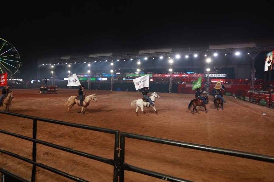 RIO PRETO COUNTRY BULLS – ZEZÉ DI CAMARGO, GUSTAVO MIOTO E NATANZINHO LIMA - Eloisa Mattos
