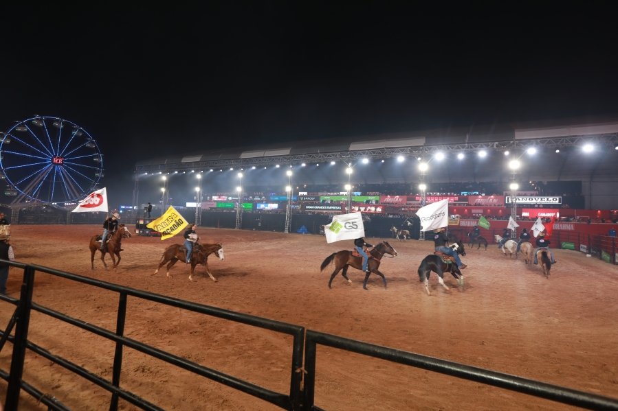 RIO PRETO COUNTRY BULLS – ZEZÉ DI CAMARGO, GUSTAVO MIOTO E NATANZINHO LIMA - Eloisa Mattos