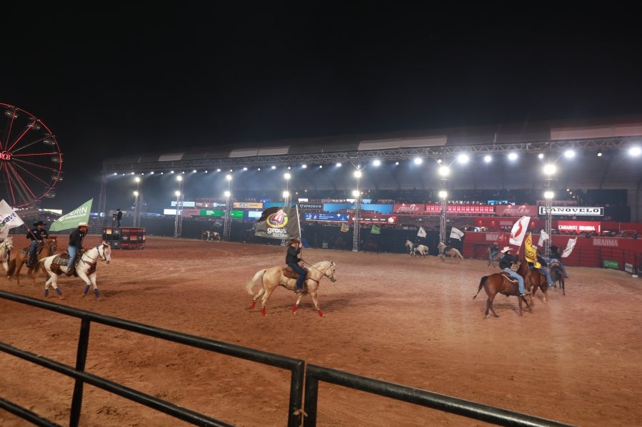 RIO PRETO COUNTRY BULLS – ZEZÉ DI CAMARGO, GUSTAVO MIOTO E NATANZINHO LIMA - Eloisa Mattos