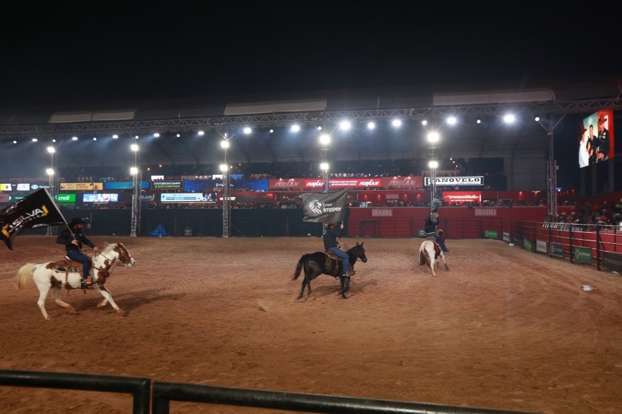 RIO PRETO COUNTRY BULLS – ZEZÉ DI CAMARGO, GUSTAVO MIOTO E NATANZINHO LIMA - Eloisa Mattos