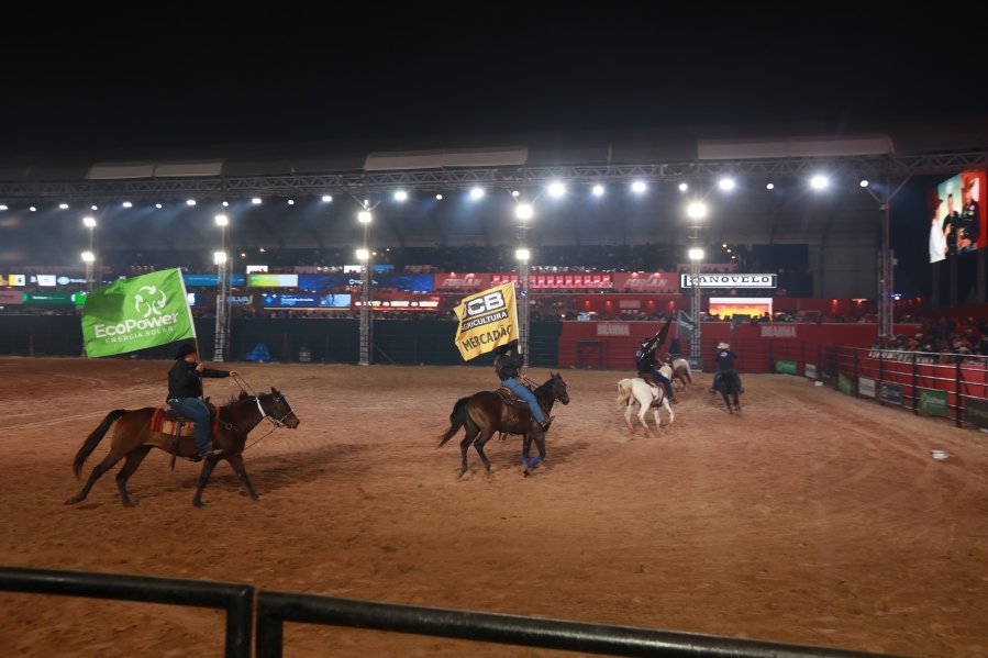 RIO PRETO COUNTRY BULLS – ZEZÉ DI CAMARGO, GUSTAVO MIOTO E NATANZINHO LIMA - Eloisa Mattos
