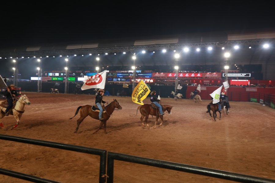 RIO PRETO COUNTRY BULLS – ZEZÉ DI CAMARGO, GUSTAVO MIOTO E NATANZINHO LIMA - Eloisa Mattos