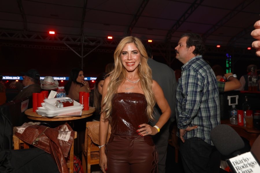 RIO PRETO COUNTRY BULLS – ZEZÉ DI CAMARGO, GUSTAVO MIOTO E NATANZINHO LIMA - Eloisa Mattos