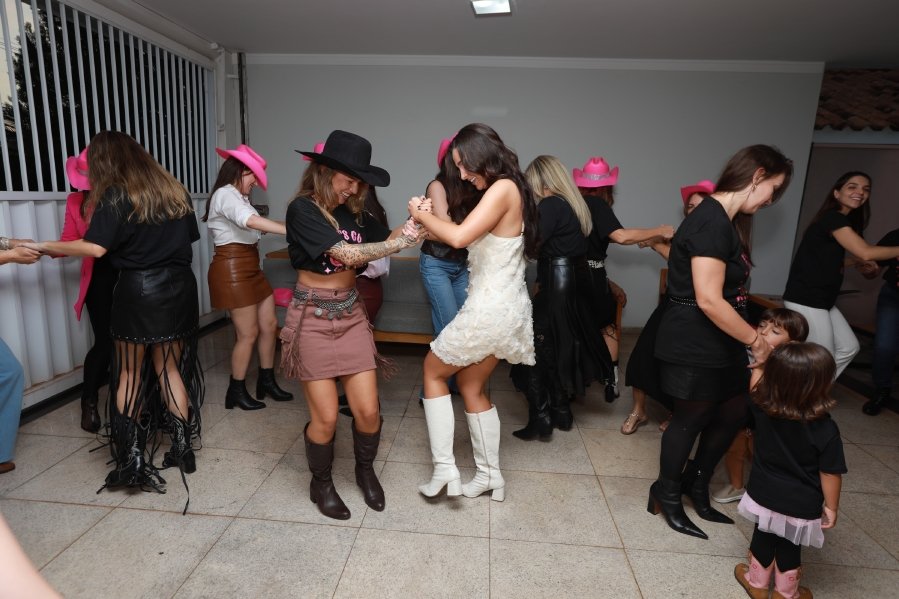 “LAST RODEIO DA GABRIELA”: UMA DESPEDIDA DE SOLTEIRA EM CLIMA COUNTRY - Eloisa Mattos