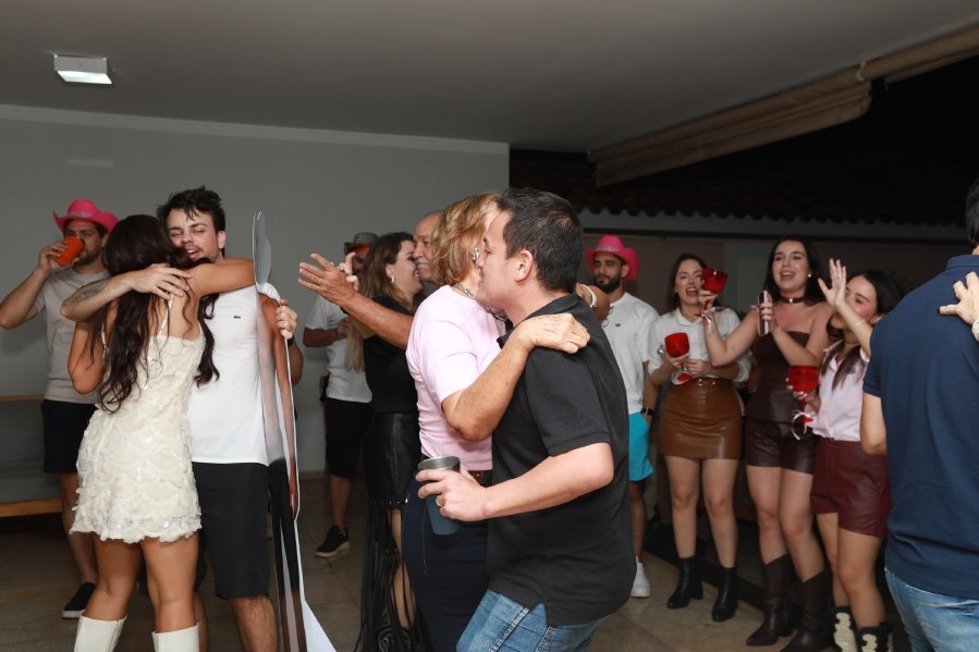 “LAST RODEIO DA GABRIELA”: UMA DESPEDIDA DE SOLTEIRA EM CLIMA COUNTRY - Eloisa Mattos