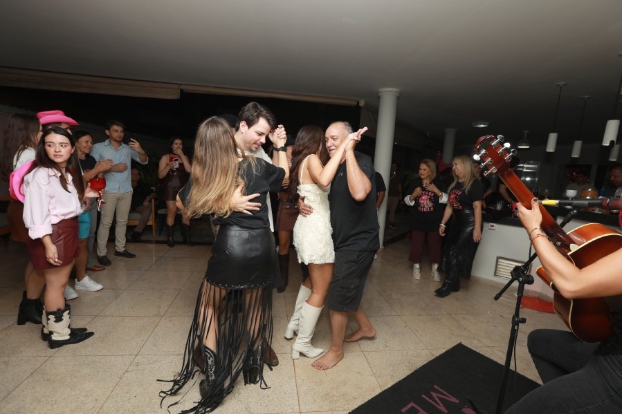 “LAST RODEIO DA GABRIELA”: UMA DESPEDIDA DE SOLTEIRA EM CLIMA COUNTRY - Eloisa Mattos
