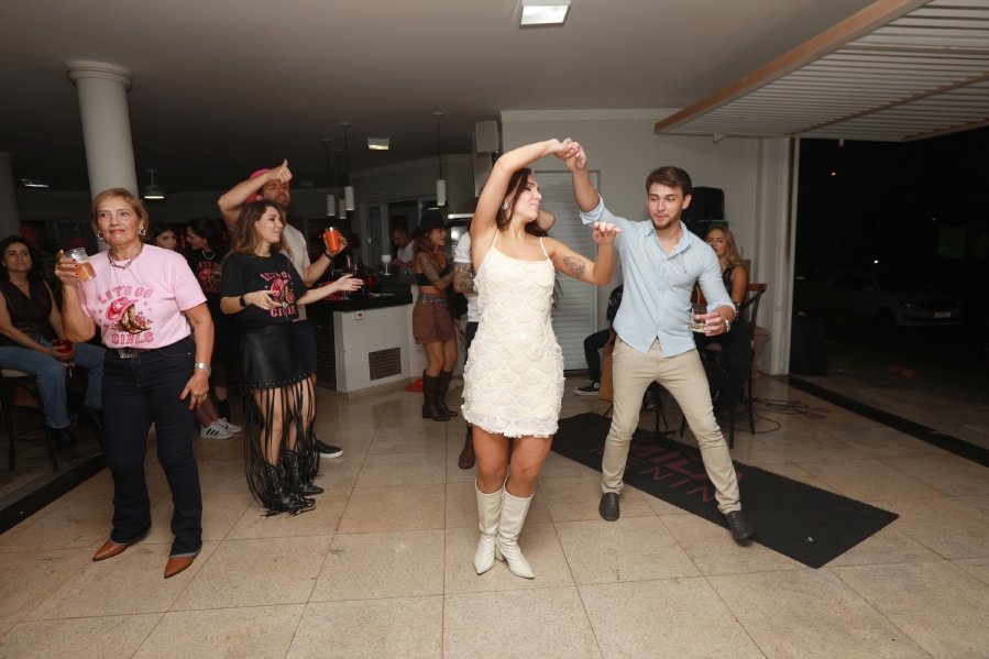 “LAST RODEIO DA GABRIELA”: UMA DESPEDIDA DE SOLTEIRA EM CLIMA COUNTRY - Eloisa Mattos