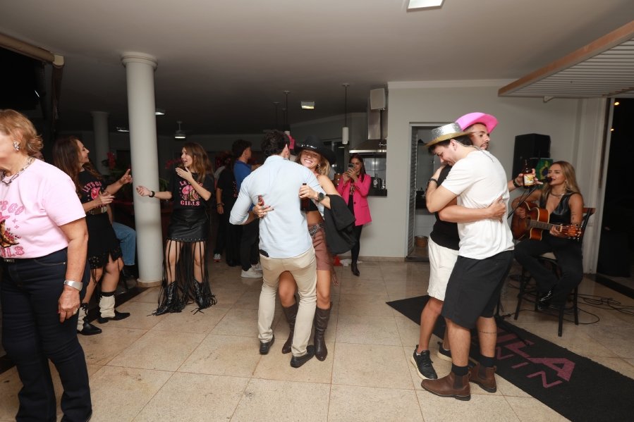“LAST RODEIO DA GABRIELA”: UMA DESPEDIDA DE SOLTEIRA EM CLIMA COUNTRY - Eloisa Mattos