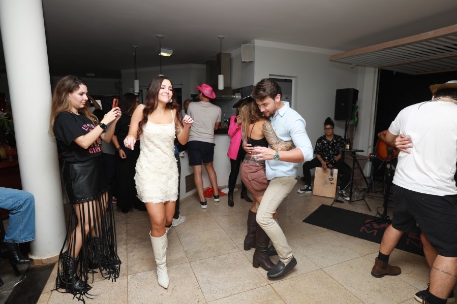 “LAST RODEIO DA GABRIELA”: UMA DESPEDIDA DE SOLTEIRA EM CLIMA COUNTRY - Eloisa Mattos