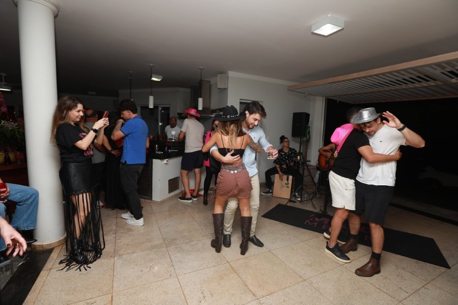 “LAST RODEIO DA GABRIELA”: UMA DESPEDIDA DE SOLTEIRA EM CLIMA COUNTRY - Eloisa Mattos