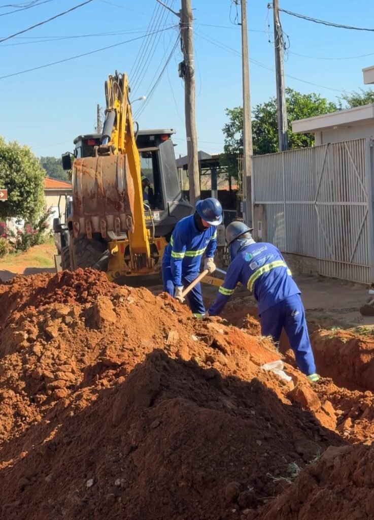 Saev prepara rede de abastecimento de água da Vila Carvalho para chegada do asfalto