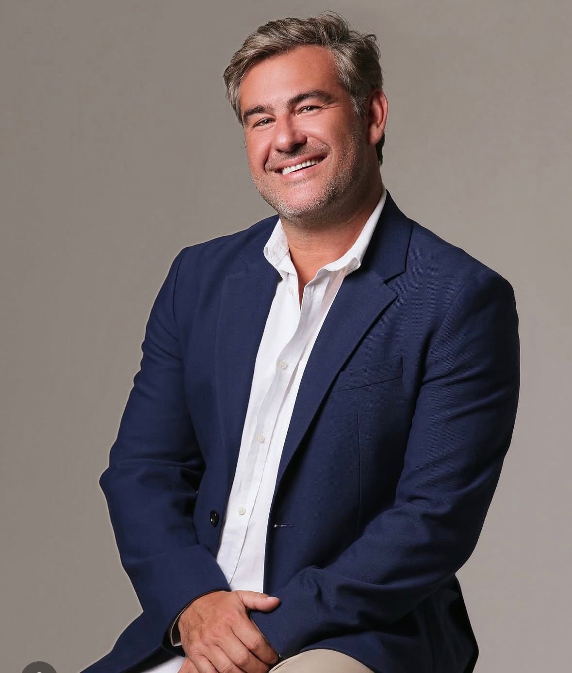 Ator Thierry Figueira abre exposição no Riopreto Shopping