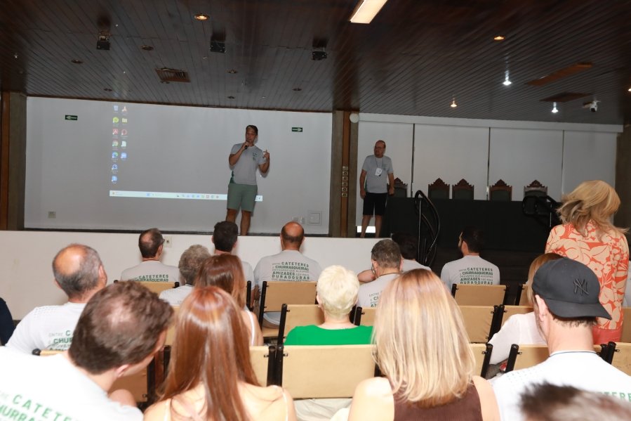 SEGUNDO DIA DE COMEMORAÇÃO DOS 48 ANOS DA RESIDÊNCIA MÉDICA EM UROLOGIA DO IUN RIO PRETO - Eloisa Mattos