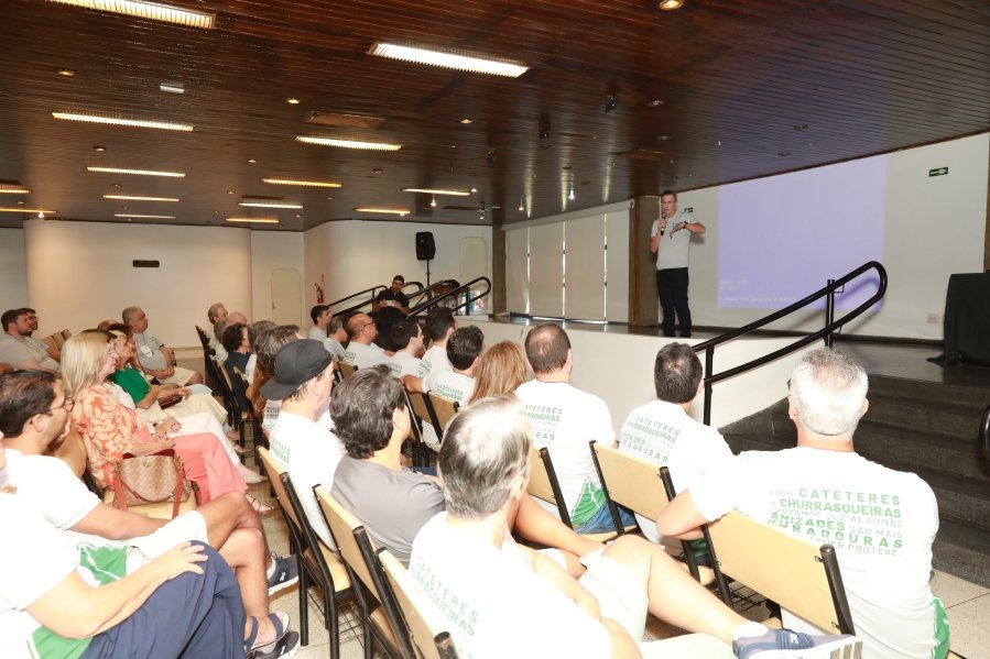 SEGUNDO DIA DE COMEMORAÇÃO DOS 48 ANOS DA RESIDÊNCIA MÉDICA EM UROLOGIA DO IUN RIO PRETO - Eloisa Mattos