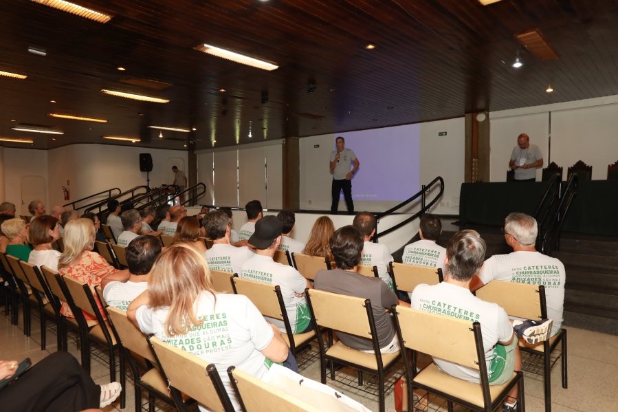 SEGUNDO DIA DE COMEMORAÇÃO DOS 48 ANOS DA RESIDÊNCIA MÉDICA EM UROLOGIA DO IUN RIO PRETO - Eloisa Mattos