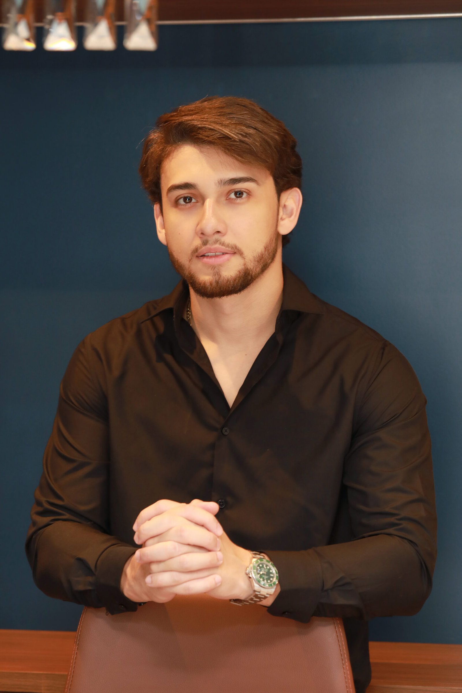 DR. VINÍCIUS BARUFFI DE CASTRO UNE CONHECIMENTO, TECNOLOGIA E TRATAMENTOS PERSONALIZADOS ÀS TÉCNICAS MODERNAS DE TRANSPLANTE CAPILAR