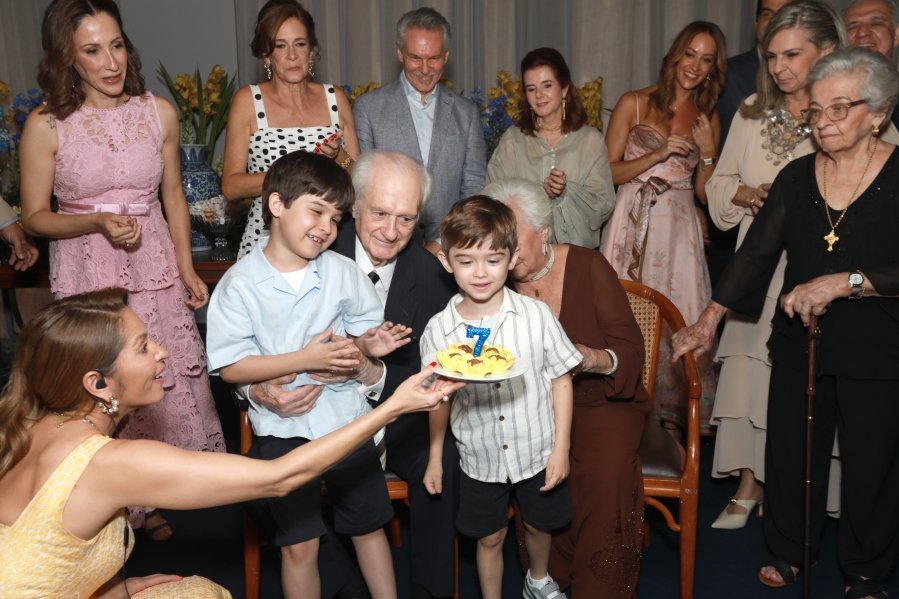 ANIVERSÁRIO DE 90 ANOS DA SRA, MARGARIDA J.D. PITON - Eloisa Mattos