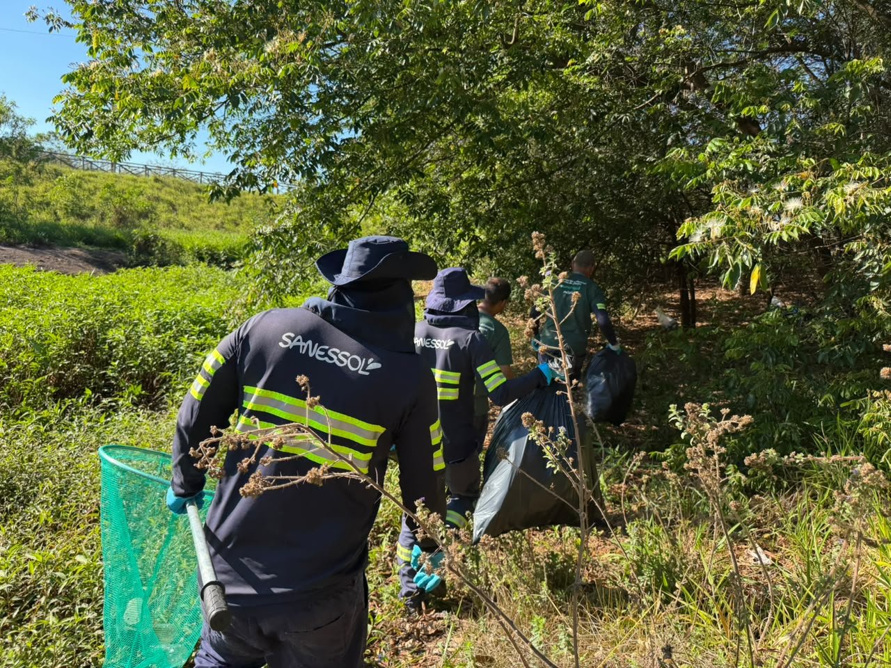 Sanessol retira 116 quilos de resíduos de parque em Mirassol em ação pelo Dia Mundial de Limpeza de Rios e Córregos