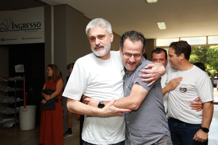 TURMA XXIX DE MEDICINA DA FAMERP SE REENCONTRA E TRANSFORMA SAUDADE EM EMOÇÃO 25 ANOS DEPOIS - Eloisa Mattos