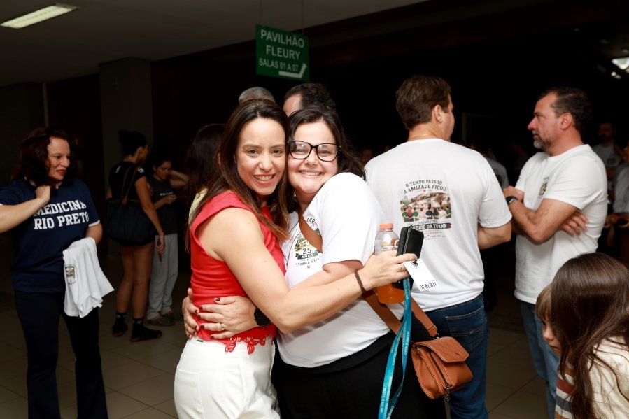 TURMA XXIX DE MEDICINA DA FAMERP SE REENCONTRA E TRANSFORMA SAUDADE EM EMOÇÃO 25 ANOS DEPOIS - Eloisa Mattos