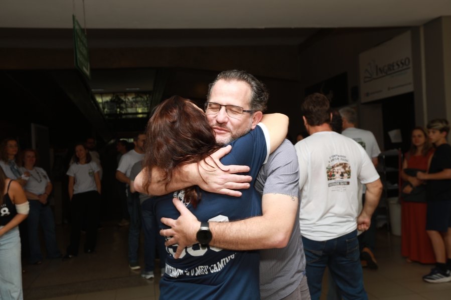 TURMA XXIX DE MEDICINA DA FAMERP SE REENCONTRA E TRANSFORMA SAUDADE EM EMOÇÃO 25 ANOS DEPOIS - Eloisa Mattos
