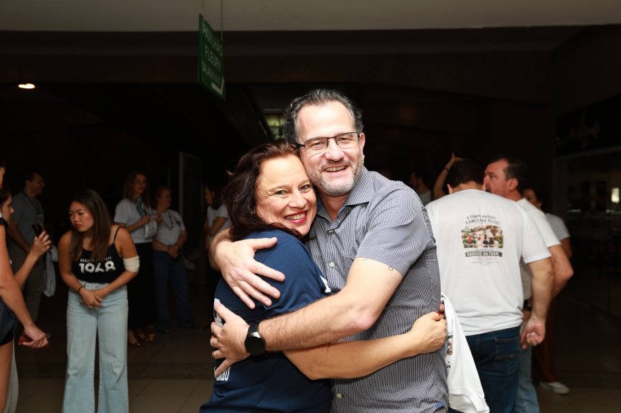 TURMA XXIX DE MEDICINA DA FAMERP SE REENCONTRA E TRANSFORMA SAUDADE EM EMOÇÃO 25 ANOS DEPOIS - Eloisa Mattos