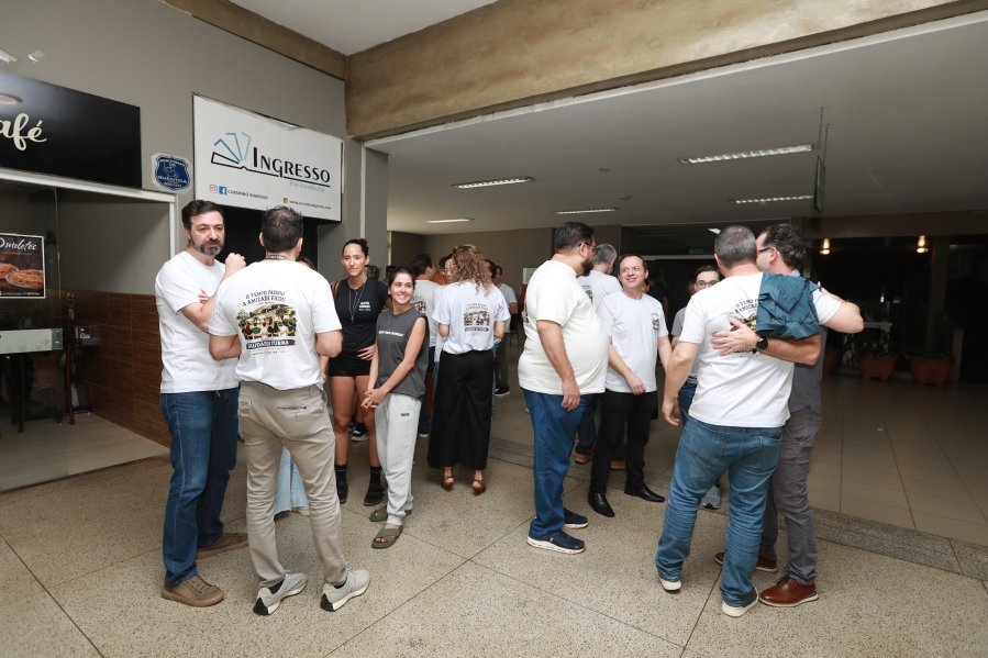 TURMA XXIX DE MEDICINA DA FAMERP SE REENCONTRA E TRANSFORMA SAUDADE EM EMOÇÃO 25 ANOS DEPOIS - Eloisa Mattos
