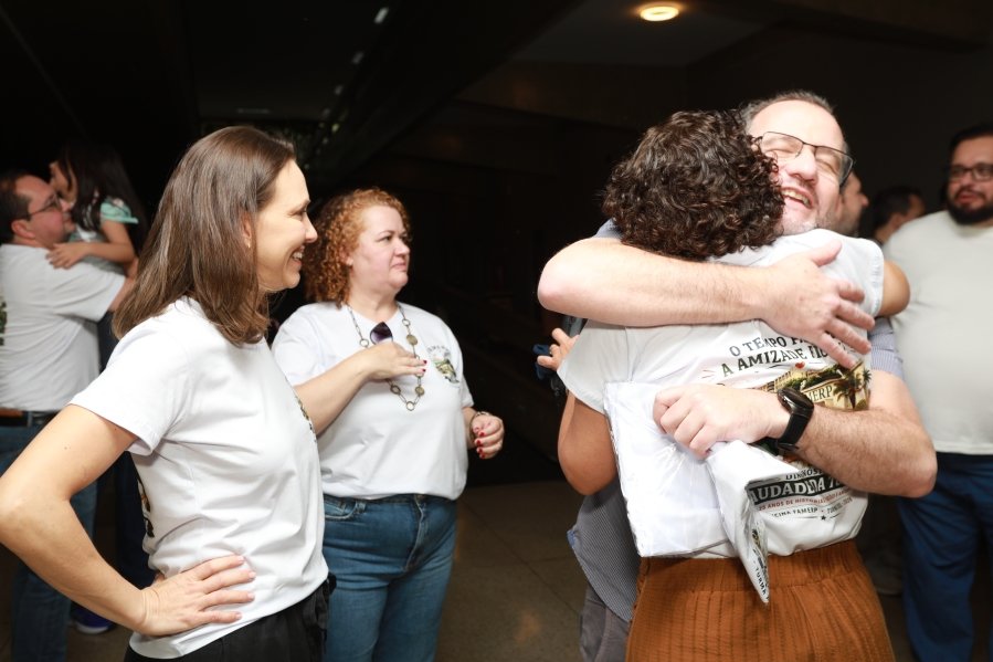 TURMA XXIX DE MEDICINA DA FAMERP SE REENCONTRA E TRANSFORMA SAUDADE EM EMOÇÃO 25 ANOS DEPOIS - Eloisa Mattos