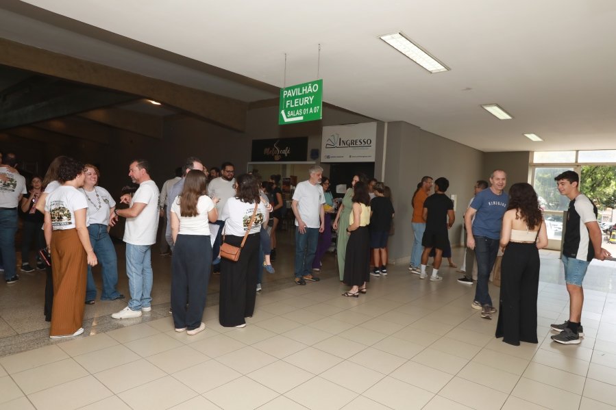 TURMA XXIX DE MEDICINA DA FAMERP SE REENCONTRA E TRANSFORMA SAUDADE EM EMOÇÃO 25 ANOS DEPOIS - Eloisa Mattos