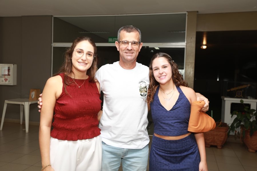 TURMA XXIX DE MEDICINA DA FAMERP SE REENCONTRA E TRANSFORMA SAUDADE EM EMOÇÃO 25 ANOS DEPOIS - Eloisa Mattos