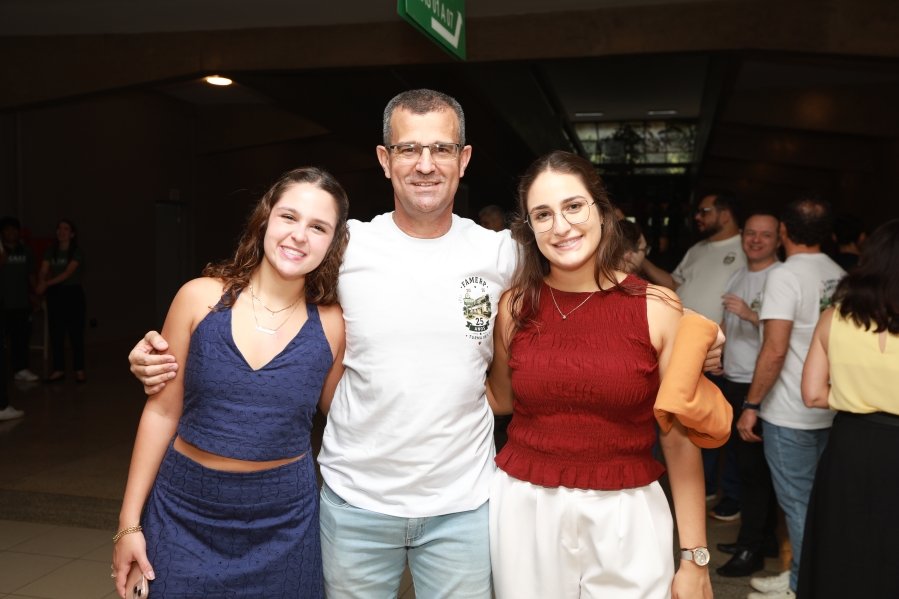 TURMA XXIX DE MEDICINA DA FAMERP SE REENCONTRA E TRANSFORMA SAUDADE EM EMOÇÃO 25 ANOS DEPOIS - Eloisa Mattos