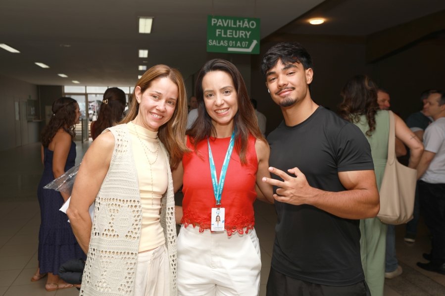 TURMA XXIX DE MEDICINA DA FAMERP SE REENCONTRA E TRANSFORMA SAUDADE EM EMOÇÃO 25 ANOS DEPOIS - Eloisa Mattos
