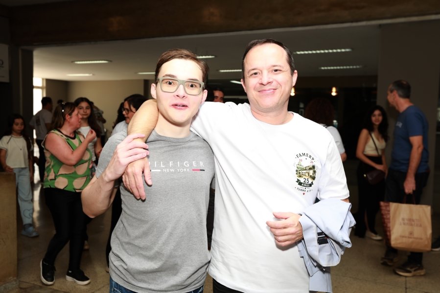 TURMA XXIX DE MEDICINA DA FAMERP SE REENCONTRA E TRANSFORMA SAUDADE EM EMOÇÃO 25 ANOS DEPOIS - Eloisa Mattos