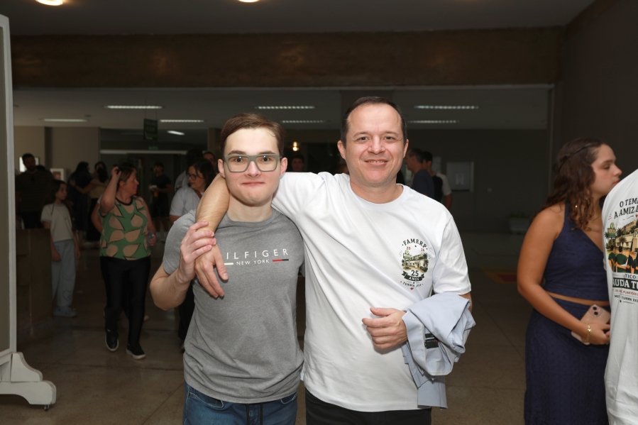TURMA XXIX DE MEDICINA DA FAMERP SE REENCONTRA E TRANSFORMA SAUDADE EM EMOÇÃO 25 ANOS DEPOIS - Eloisa Mattos
